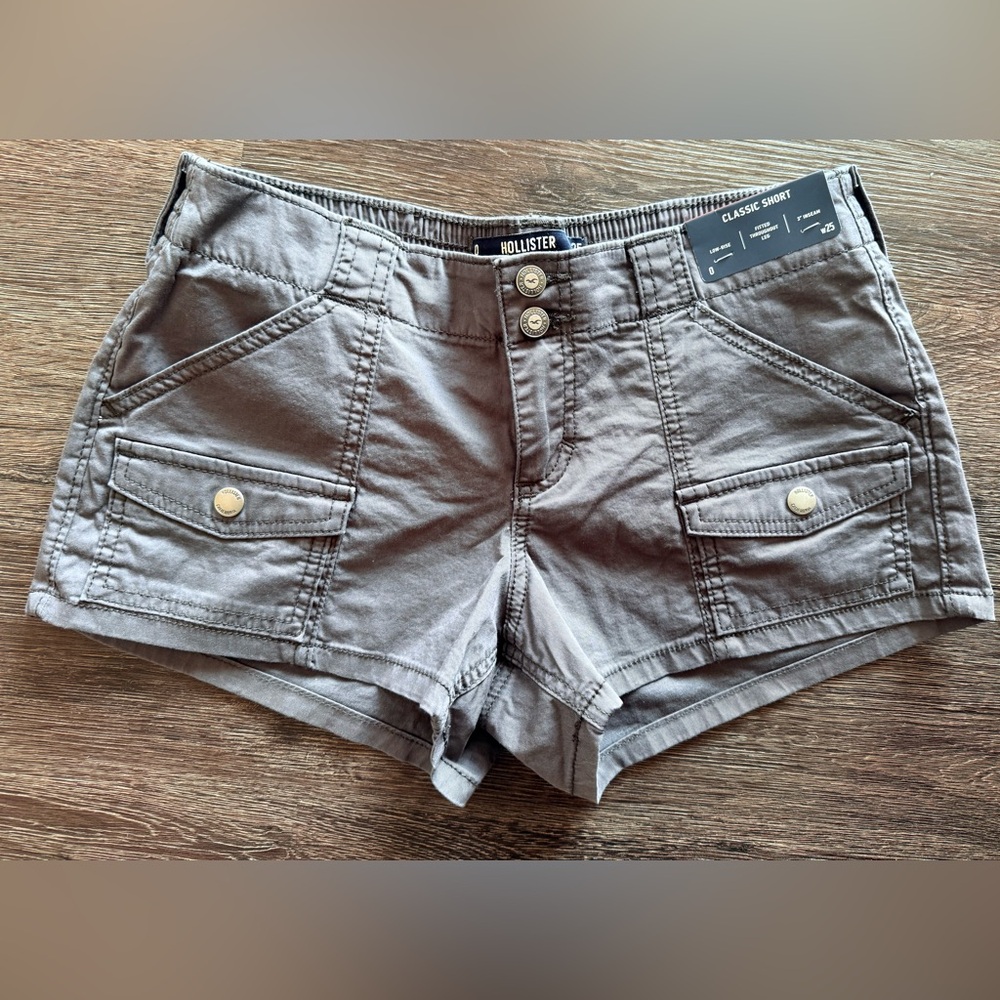 Hollister Women's Cargo Shorts in Gray